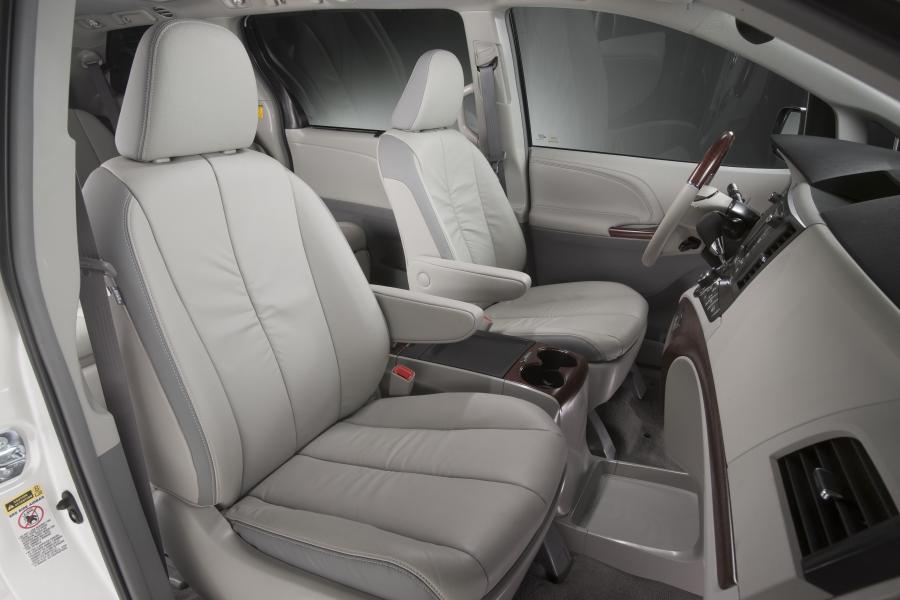  Toyota Sienna SE 2010 года  (фото 28 из 50)